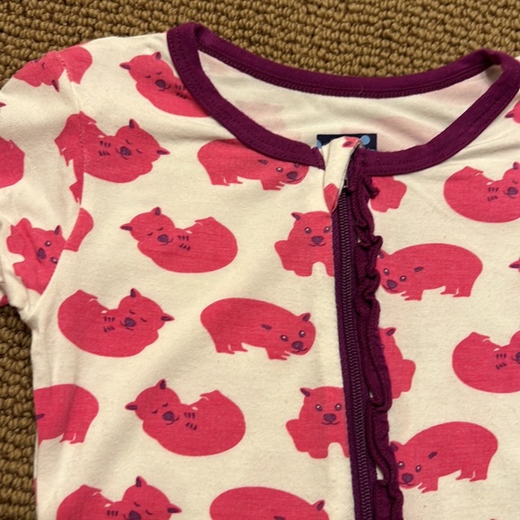 3 FOR $30 - Kickee Pants Wombat Muffin Ruffle Coverall with Zipper - PLAY - Picture 2 of 6